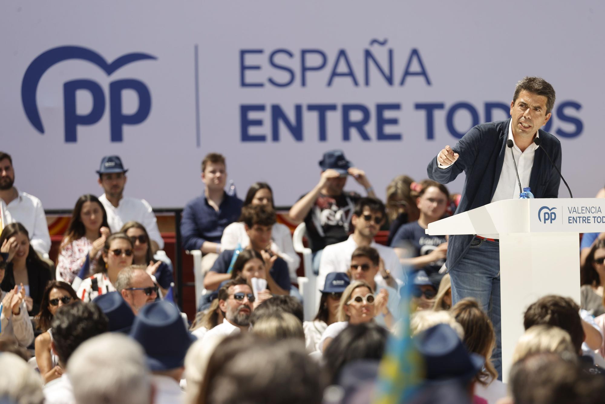 La plaza de toros de Valencia se ha llenado con 12.000 personas para asistir al acto central de campaña del PP