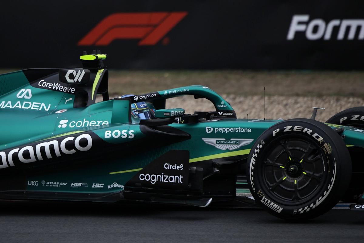 Fernando Alonso, a bordo de su AMR26 de Aston Martin