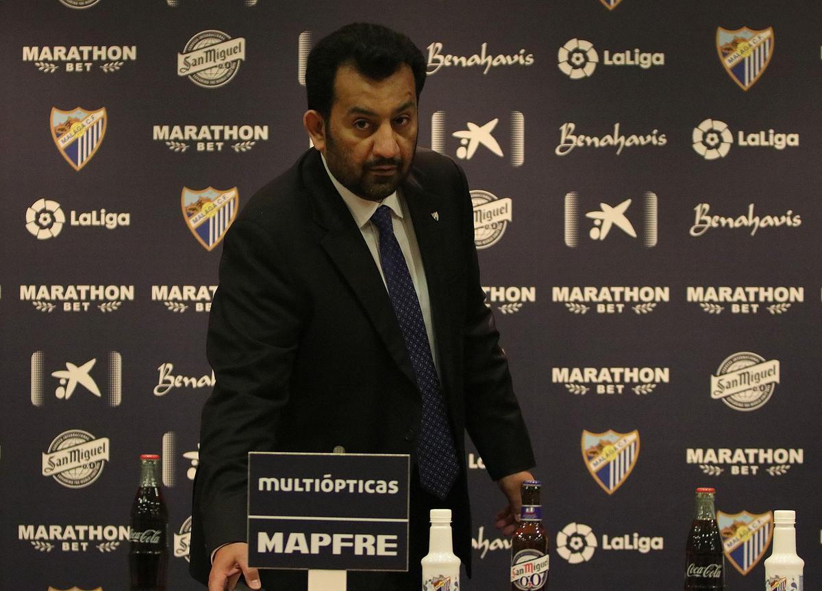 El jeque Al-Thani, en La Rosaleda mientras ejercía de presidente del Málaga CF.