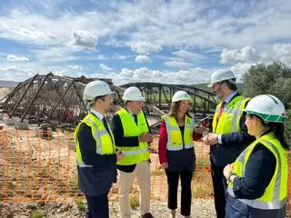 Las obras del puente de hierro de Villa del Río están ya al 60% y encaran su fase final