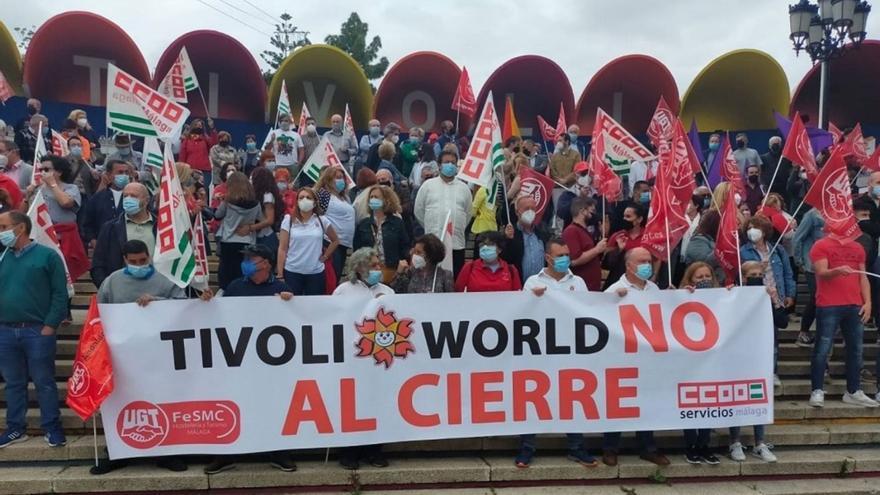 Los trabajadores de Tivoli, en una de sus protestas a las puertas del parque de atracciones.