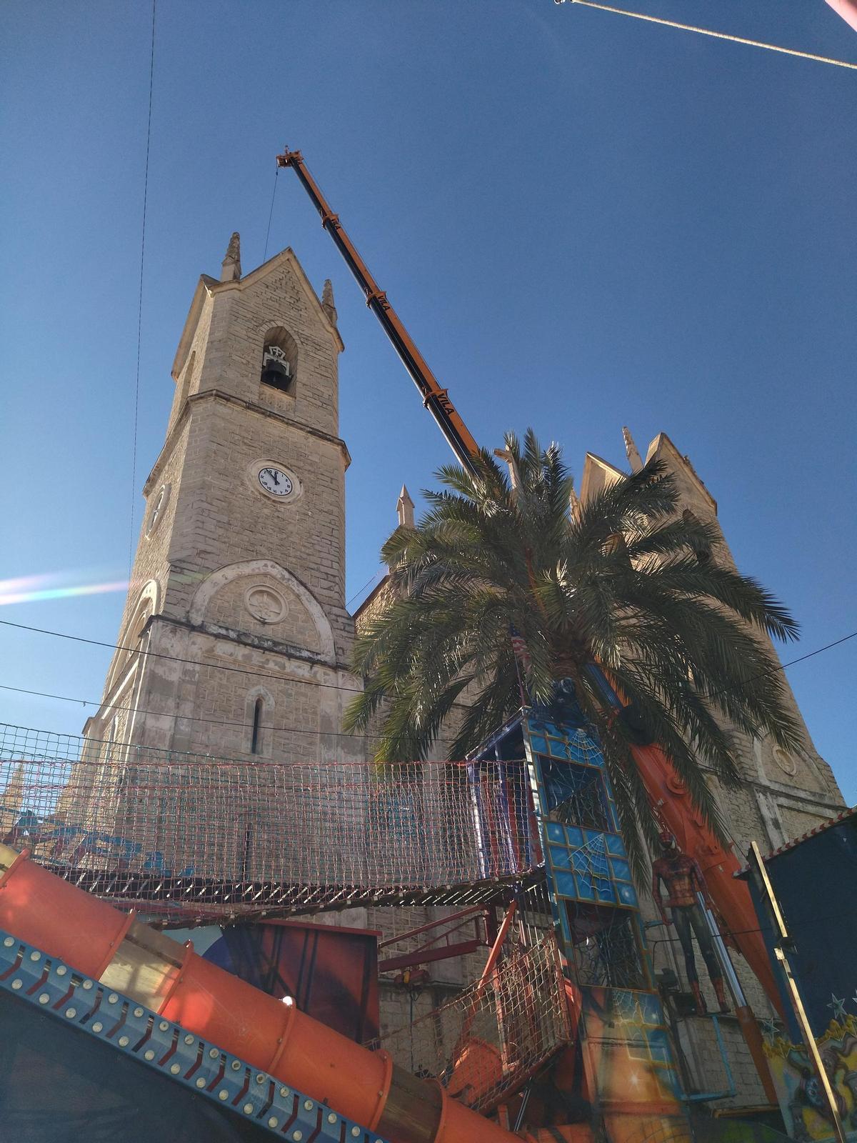 Los trabajos consisten ahora en preparar la estructura de hierro para trabar los pináculos