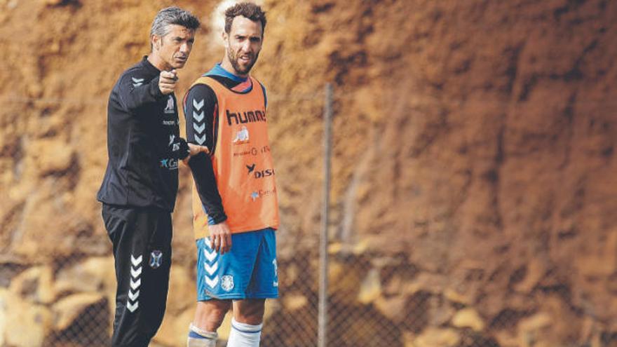 José Luis Martí y Carlos Ruiz, durante un entrenamiento desarrollado en la Ciudad Deportiva Javier Pérez.