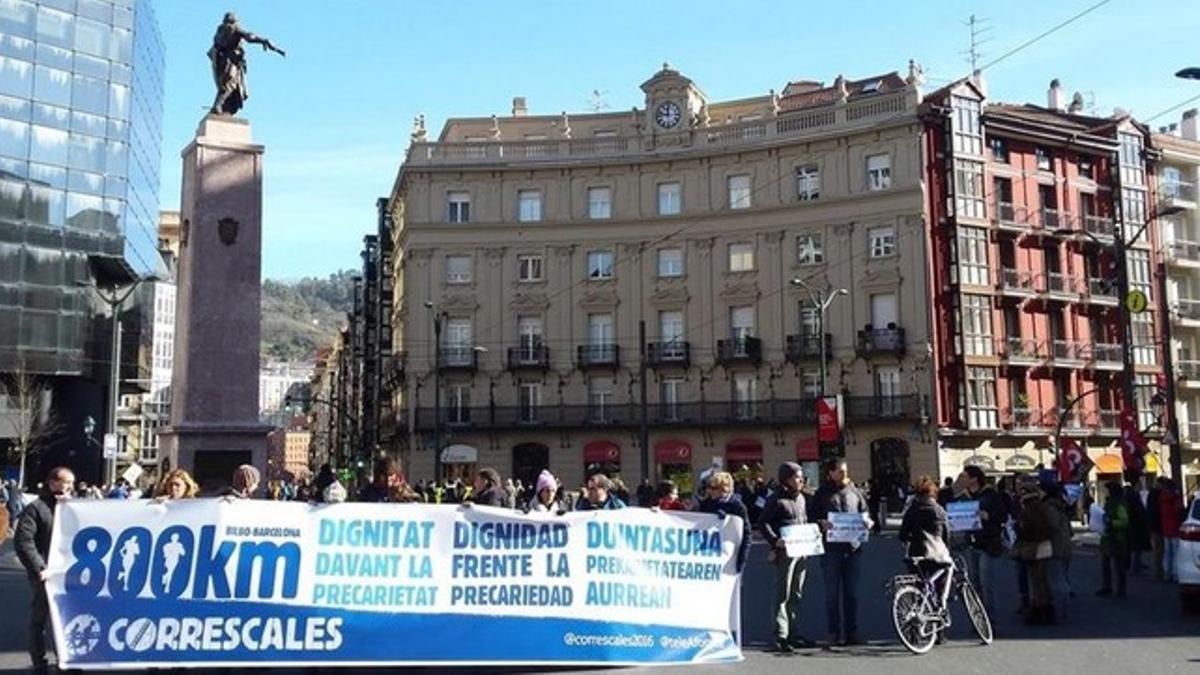 Inicio de la marcha la mara azul Correscales en Bilbao.
