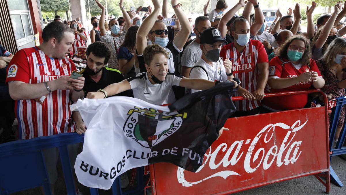 Galería de fotos: así volvió el público a El Molinón