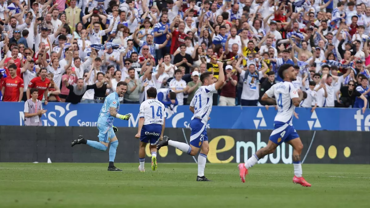 Poussin revive al Real Zaragoza con un gol para remontar al Eibar en el descuento (2-2)