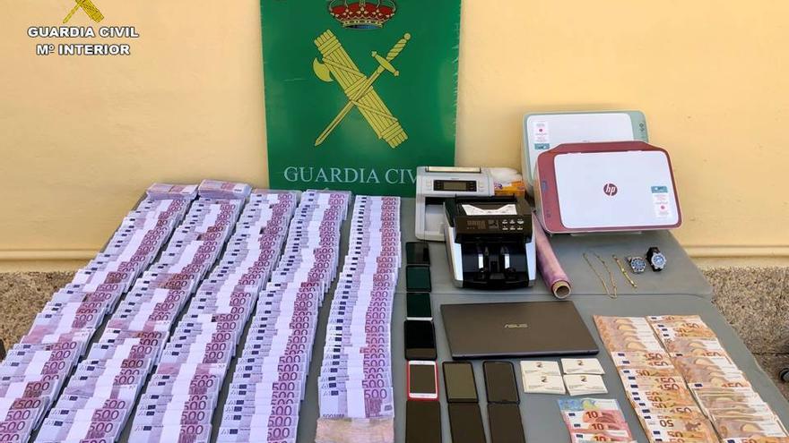 Efectos incautados a los detenidos en Torrevieja.