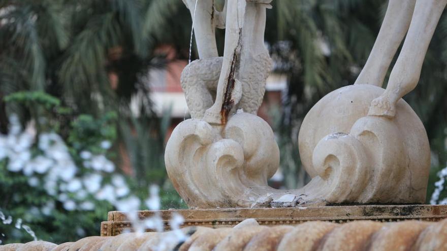 Un detenido por dañar con un martillo las patas de los caballos de la fuente de Luceros de Alicante