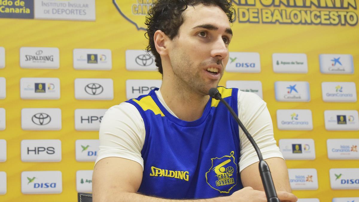 Ferran Bassas durante la previa del Granca ante el Bursaspor