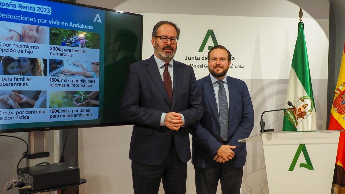 El delegado del Gobierno en Córdoba, Adolfo Molina, y el delegado de Economía y Hacienda, Agustín López.