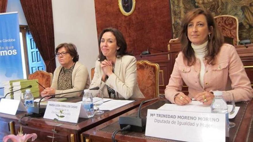Diputación entrega los distintivos del Programa Contrata en Femenino 2013