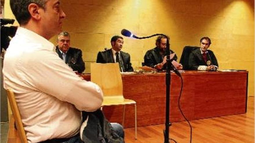 El mosso que va matar un home a Olot evita el judici pagant 100.000 € a la família