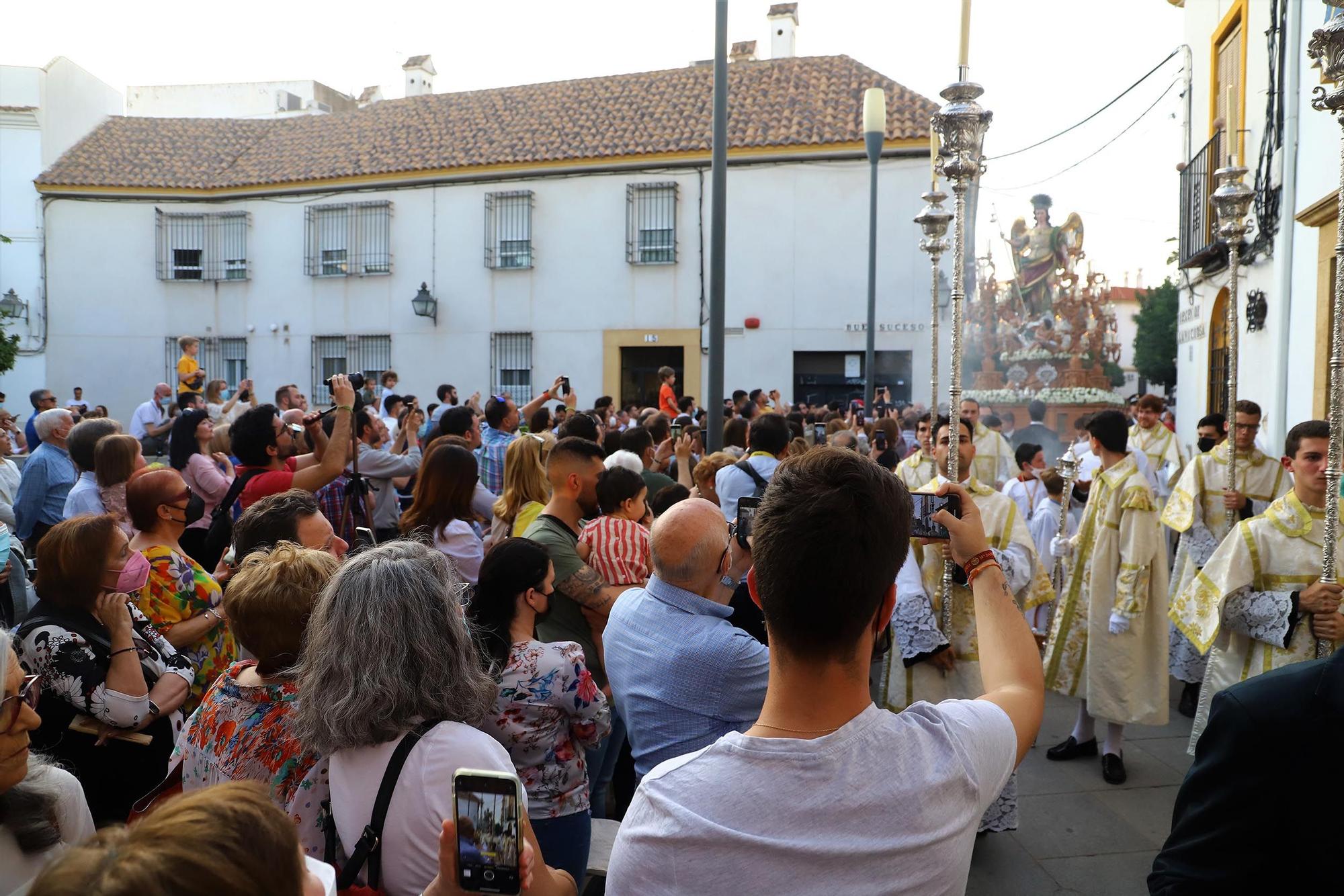 San Rafael procesiona por las calles de Córdoba