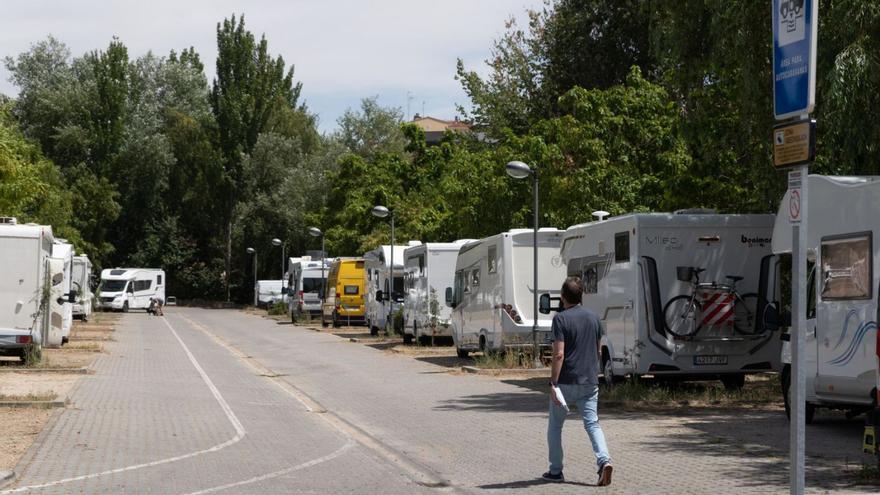 Caravanas aparcadas en uno de los lugares habilitados en Zamora.