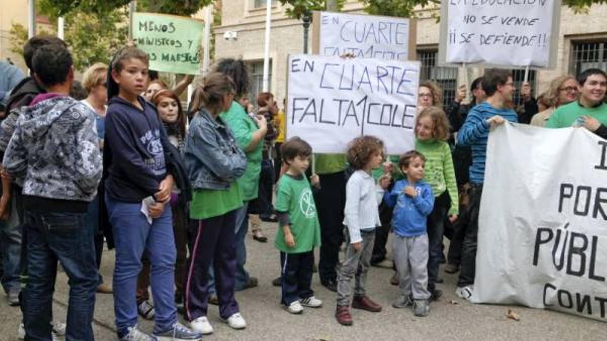 Protestas a favor de la educación pública en Zaragoza.