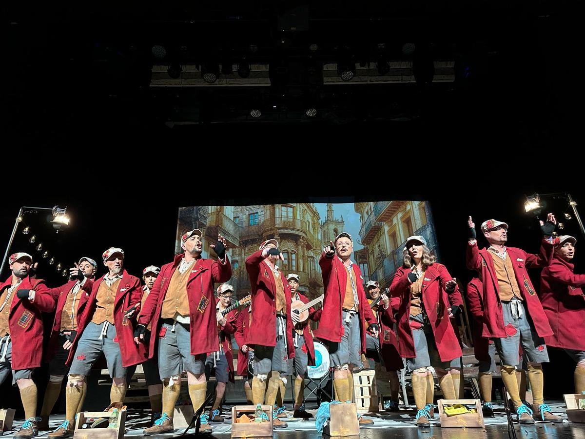 Los componentes de la murga de Calamonte durante su última actuación en Mérida.