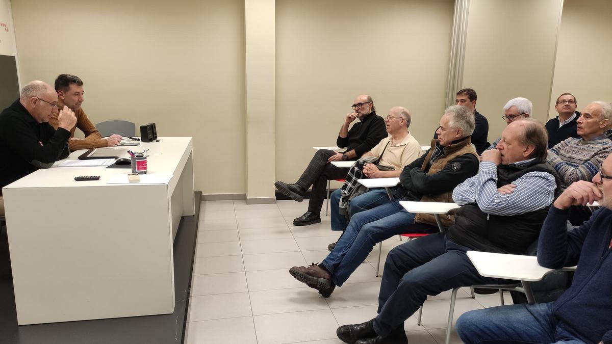 Reunió entre empresaris i Ajuntament de Berga, amb l'alcalde, Ivan Sànchez, i el regidor Moisès Masanas