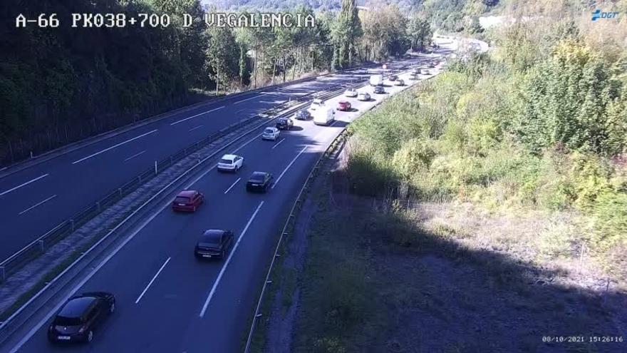 La caravana, desde una de las cámaras de la DGT en Vegalencia