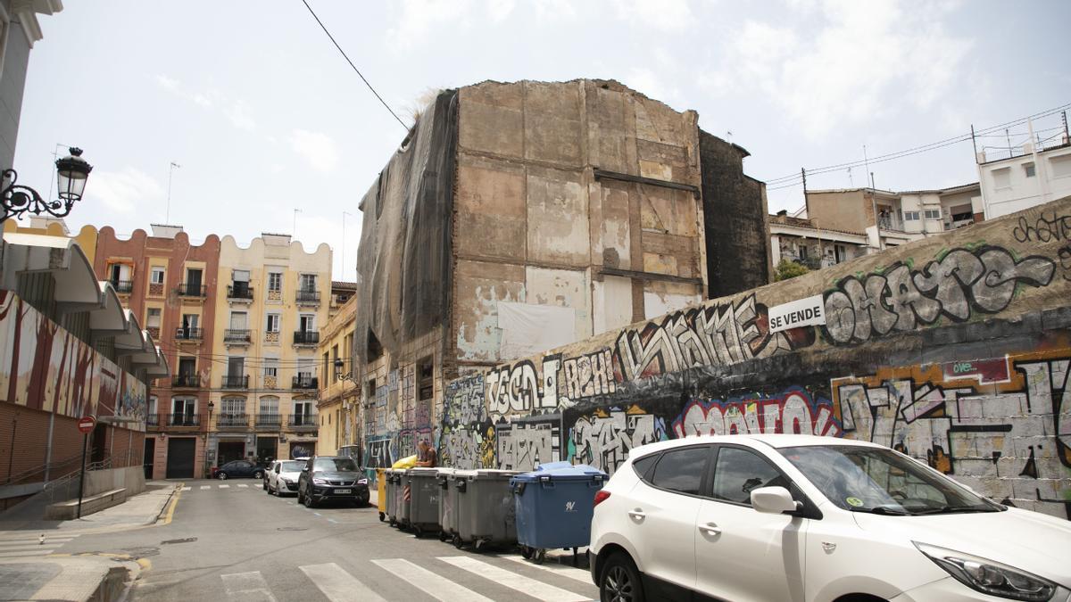 Solar de la plaza Rojas Clemente donde se va a construir un establecimiento hotelero de EsayHotel.