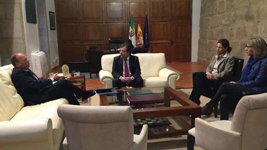 Empieza la reunión de Vara y Monago para negociar los presupuestos