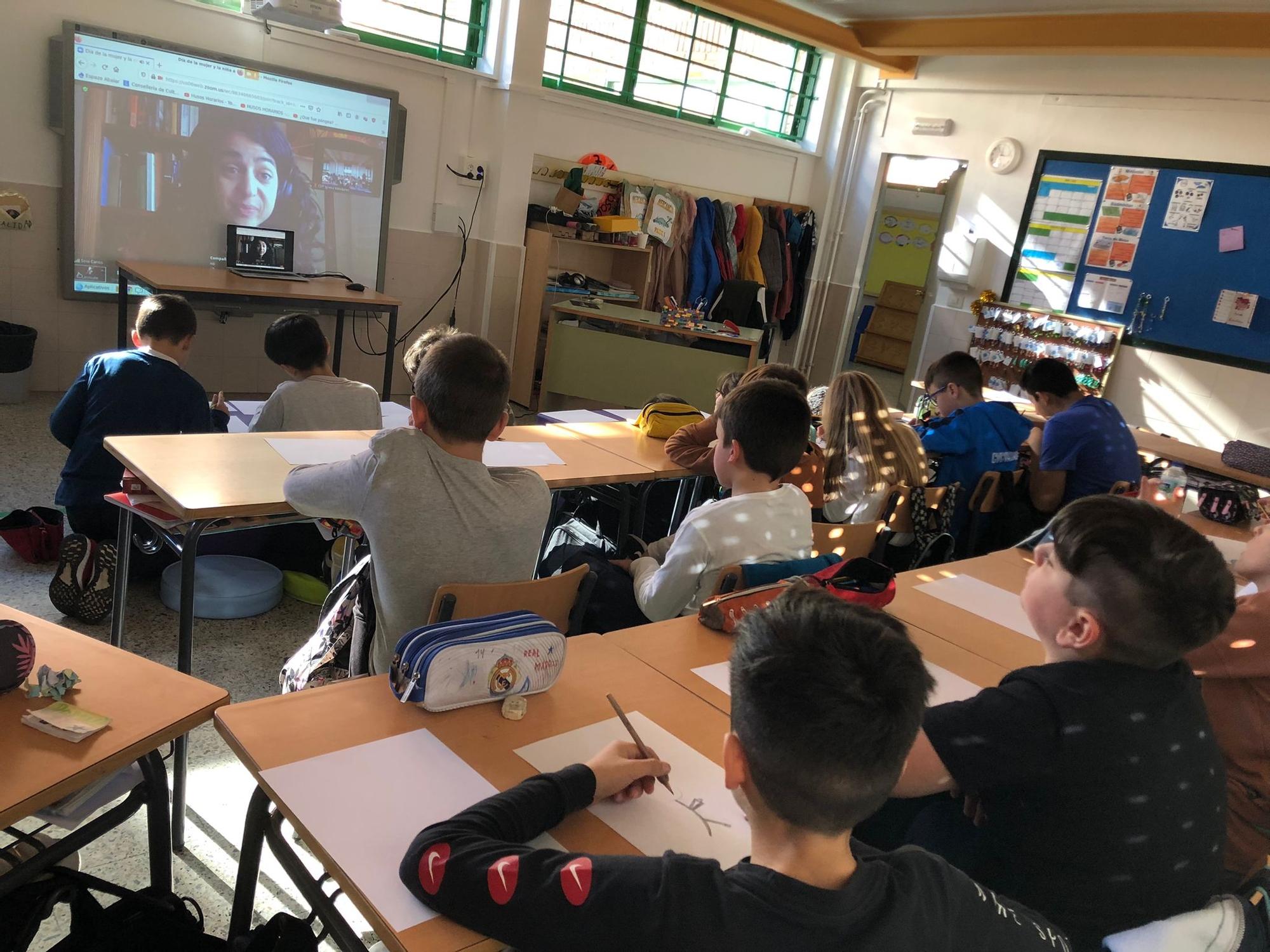 11 F: "A ciencia si é cousa de mulleres"