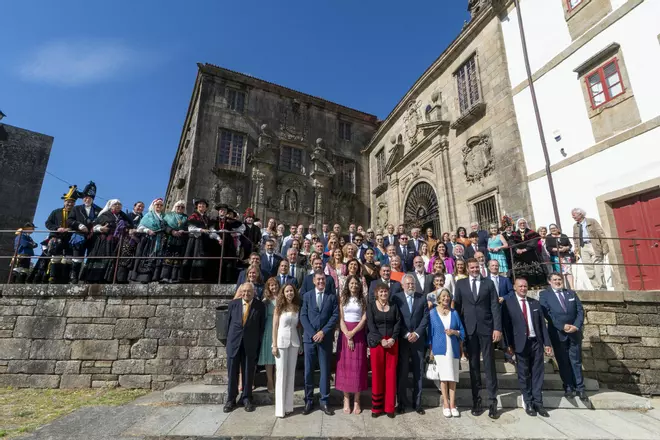 Misa e ofrenda floral a Rosalía en Bonaval no Día de Galicia