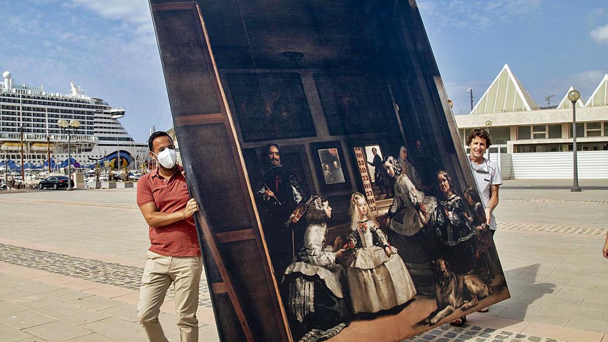 ‘Las Meninas ‘ de Velázquez, una de las obras que salieron ayer a la calle. | IVÁN URQUÍZAR