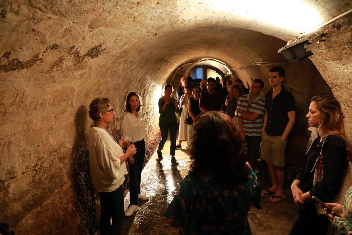 Asistentes a una de las visitas guiadas por las Galerías Romanas de Lisboa.