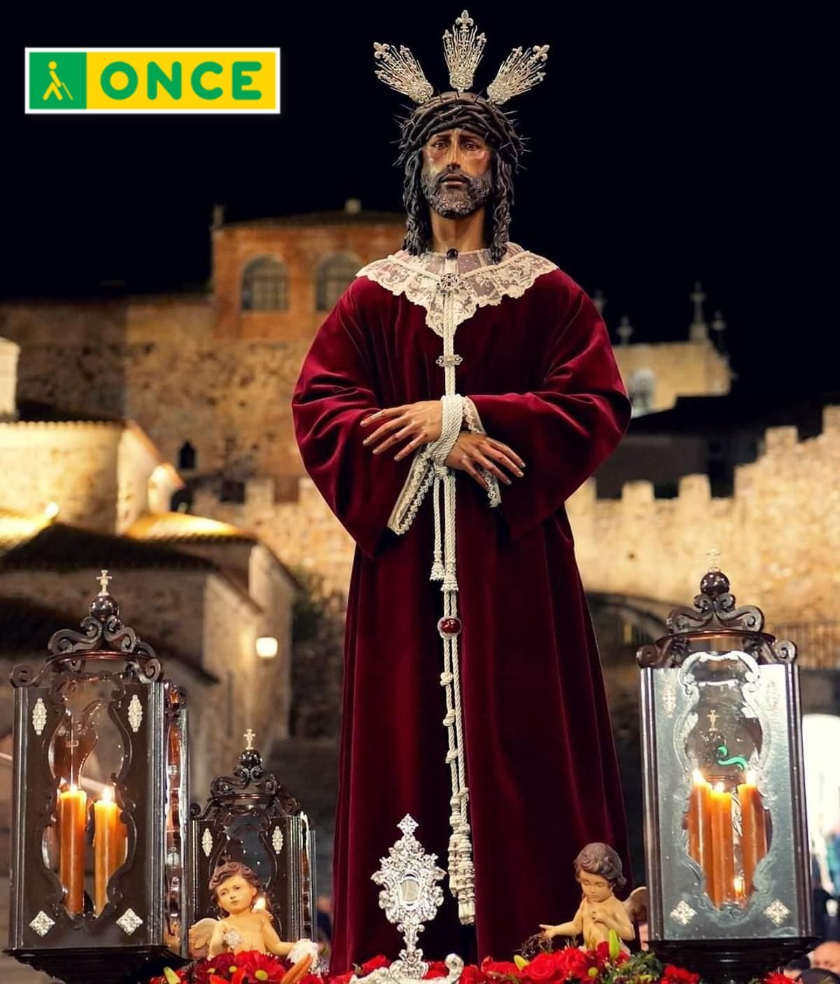 Besamanos inclusivo a Nuestro Padre Jesús de la Salud impulsado por la ONCE.