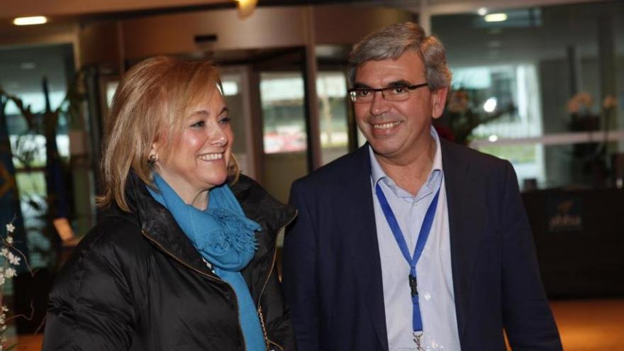 Mariano Marín, junto a Mercedes Fernández, presidenta del PP regional, en el congreso en el que fue nombrado