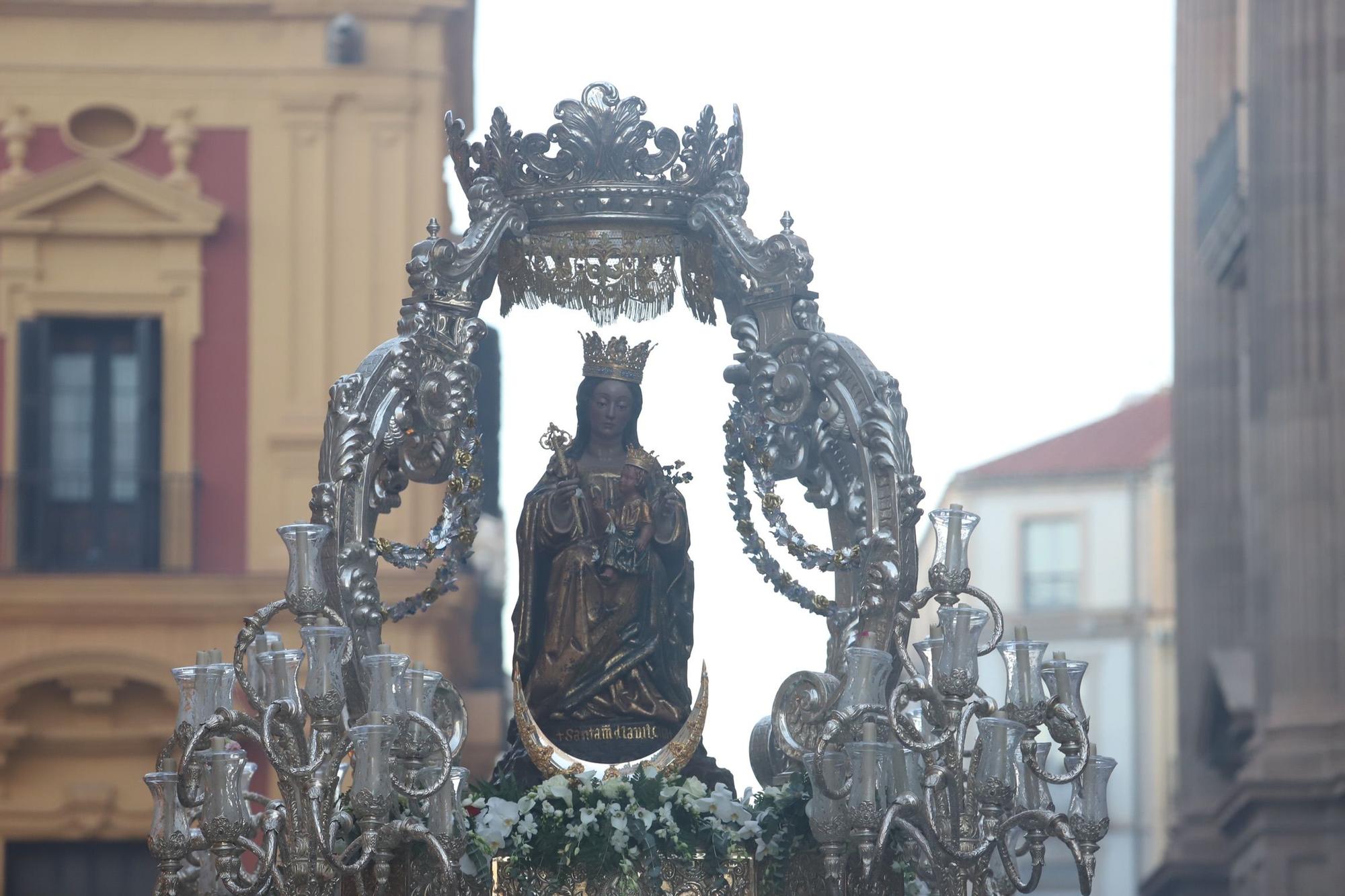 La patrona de Málaga, la Virgen de la Victoria, vuelve a procesionar por las calles de la ciudad