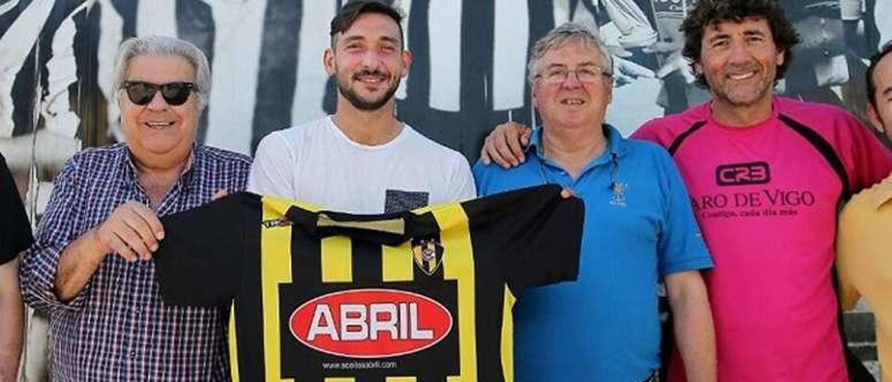 Carnero en su presentación con el Rápido. // Rápido de Bouzas