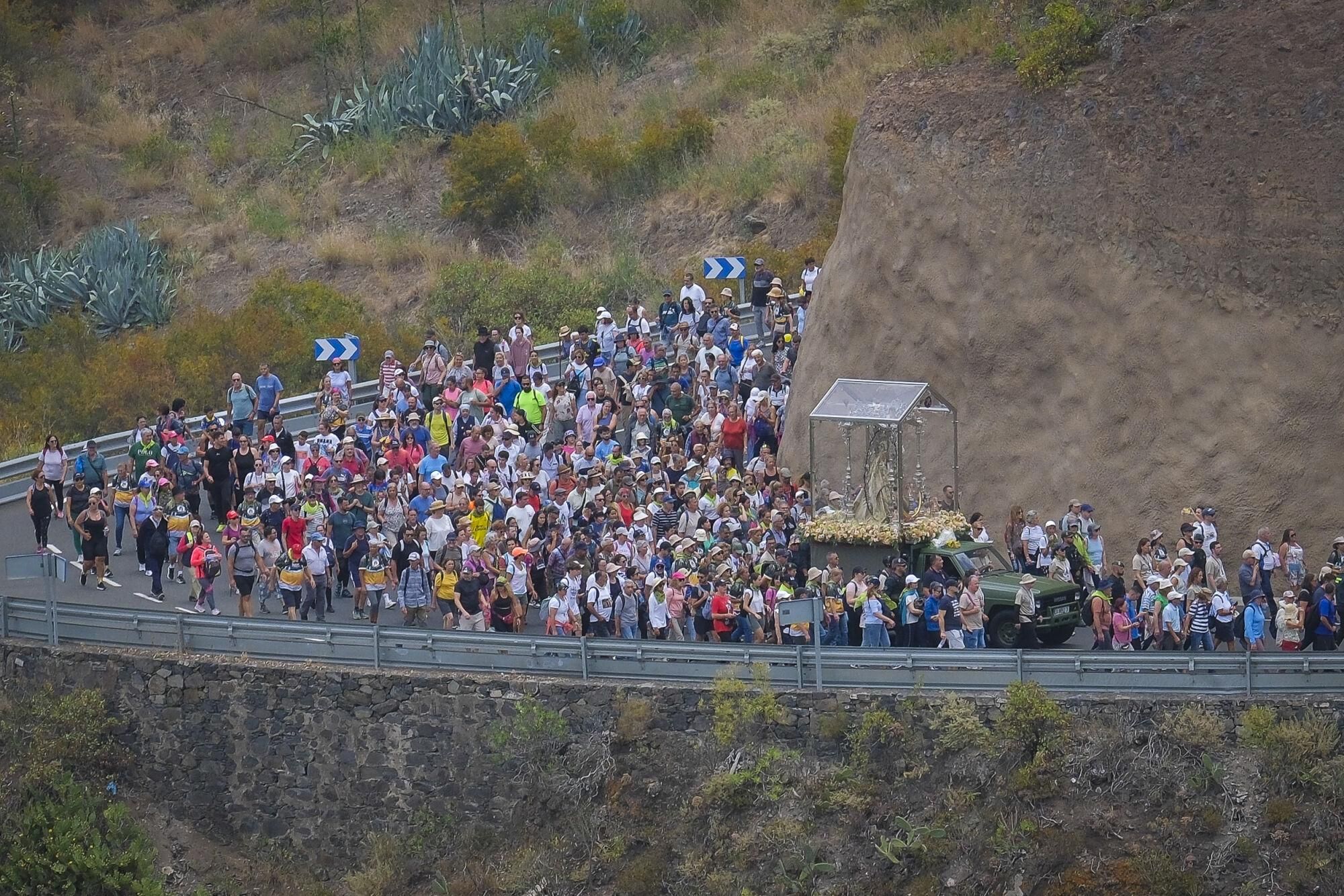 El regreso de la Virgen del Pino a Teror visto desde el aire