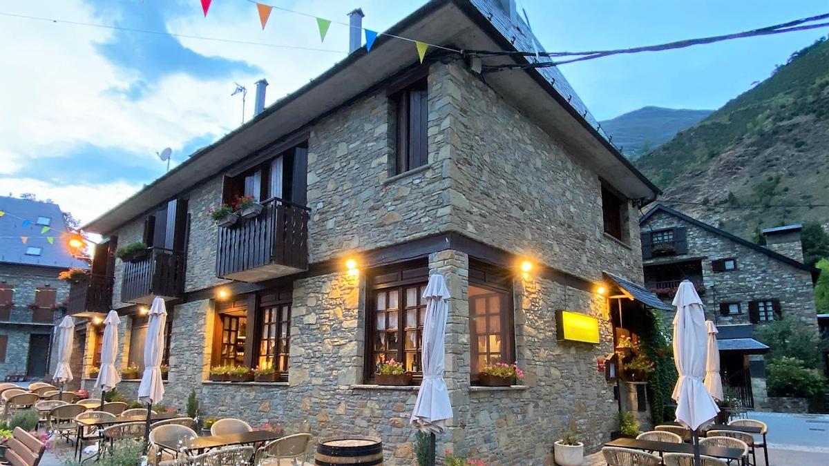 El exterior del restaurante Es Arraïtzes, en Garós.