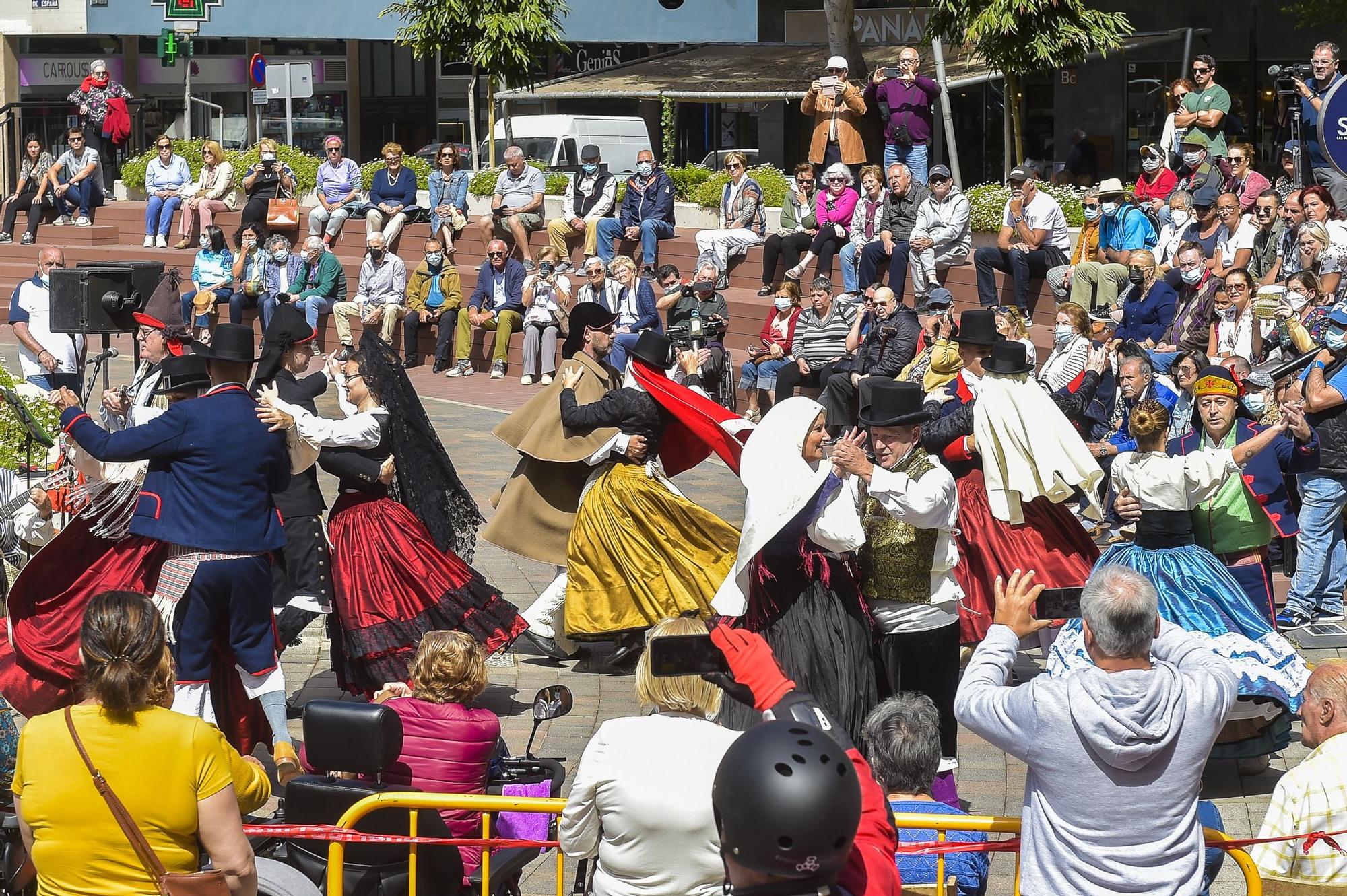 Folklore canario en la Plaza de España