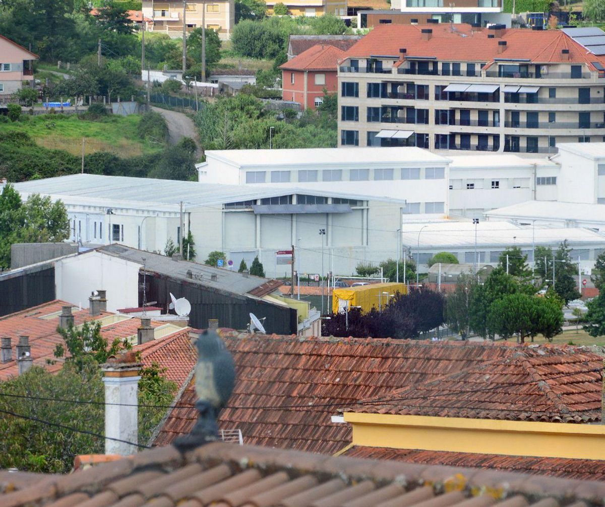 Vista, ayer, del tejado del pabellón moañés de Reibón. |  Gonzalo Núñez