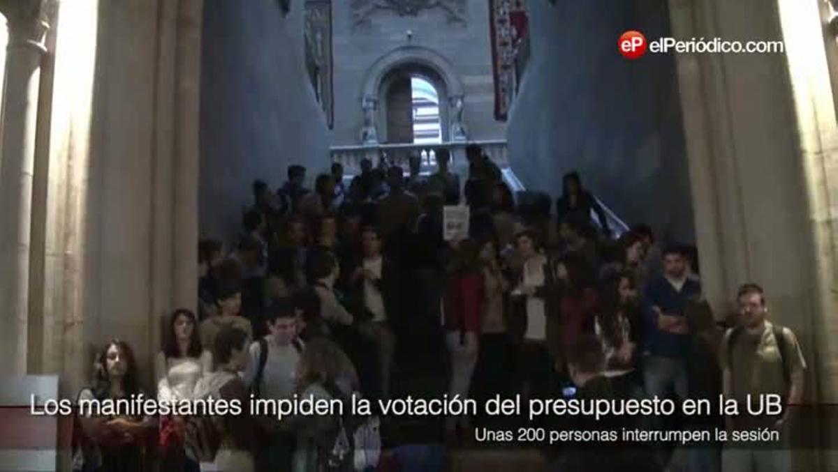 Els estudiants impedeixen el ple de la UB.