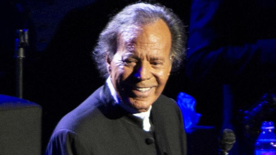 Julio Iglesias.