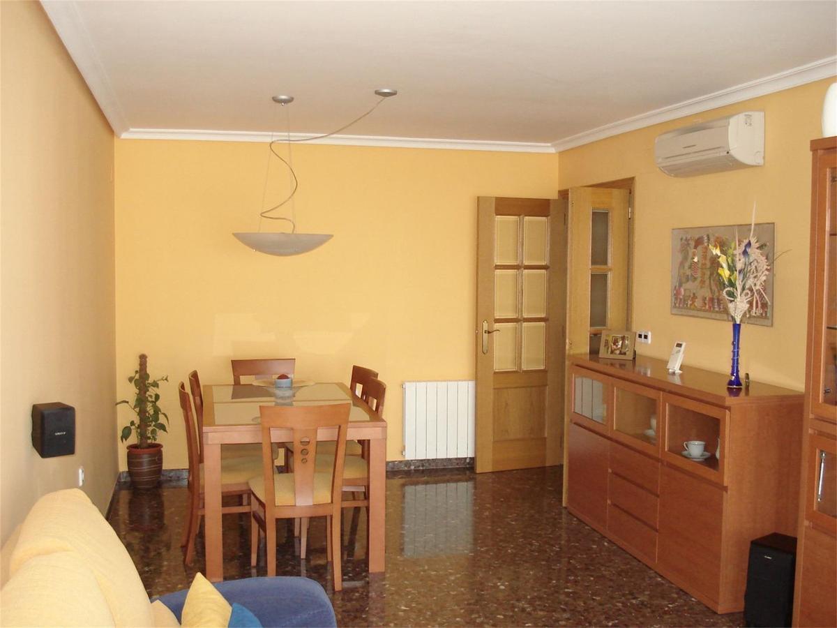 Piso en excelente estado con salón comedor