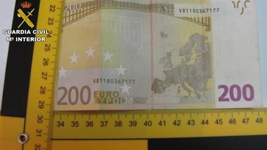 Desarticulan una red que distribuía billetes falsos de 200 euros
