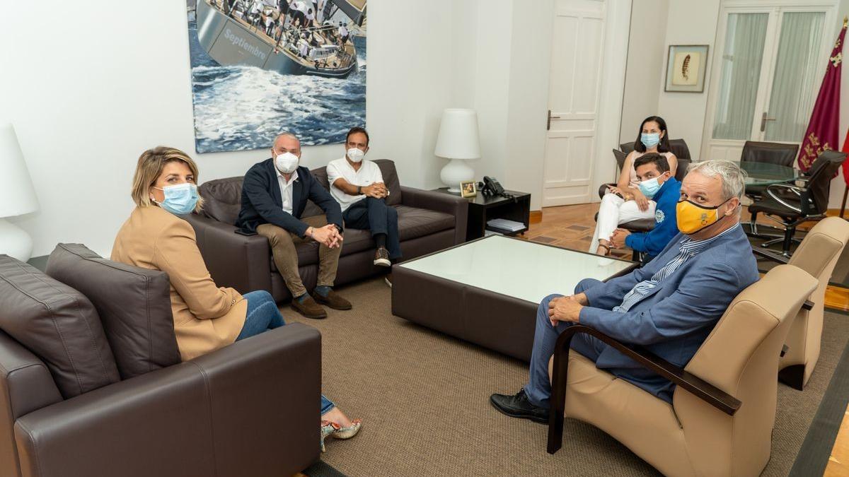 Noelia Arroyo, alcaldesa de Cartagena, reunida con el Comité.