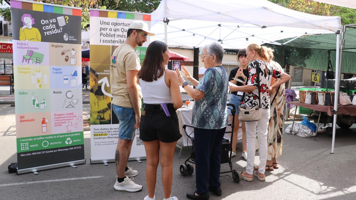 Campaña informativa a pie de calle sobre el cambio de contenedores en Quart de Poblet