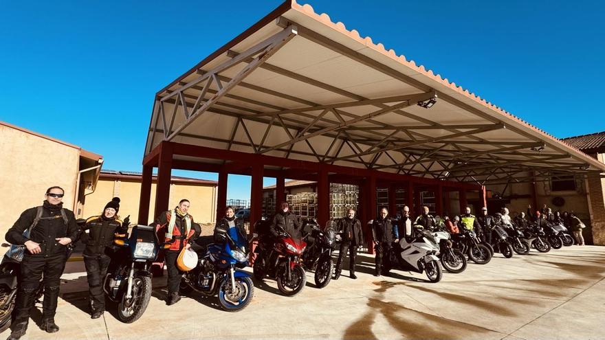 Moteros visitan la Bodega Liberalia de Toro