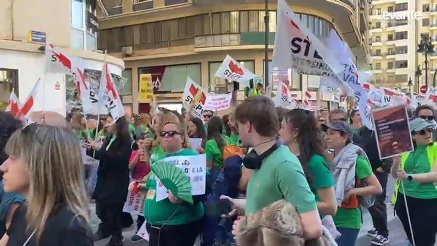 Vídeo: La manifestación de los profesores de Educación en València