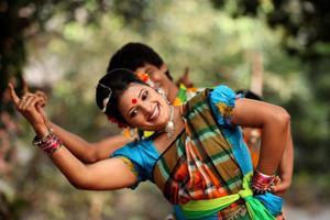 Ballarines de l’escola de dansa Sadhona actuen durant el Nobanno Utshab o Festival de la Collita, a Dacca (Bangla Desh)