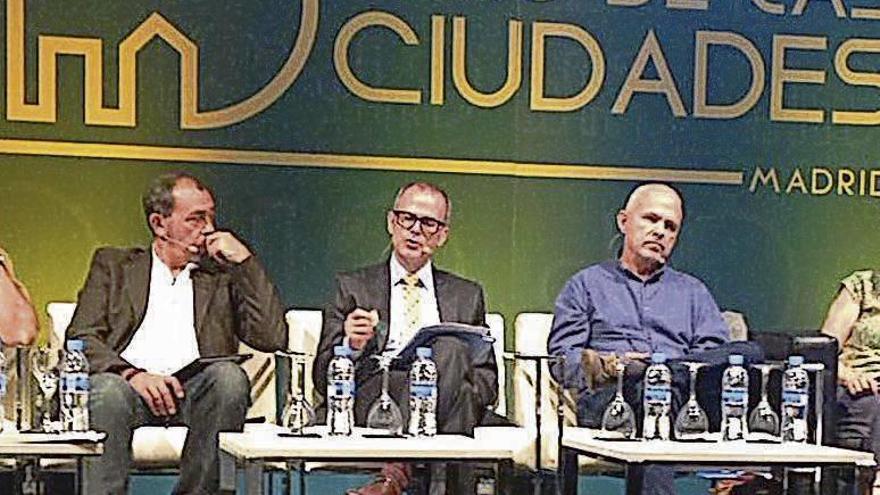 El alcalde expone en el Foro de las Ciudades las acciones educativas y ambientales