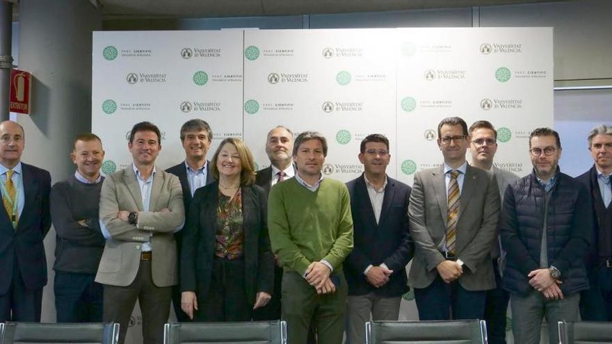 La delegación ontinyentina en la visita al Parc Científic de la Universitat de València