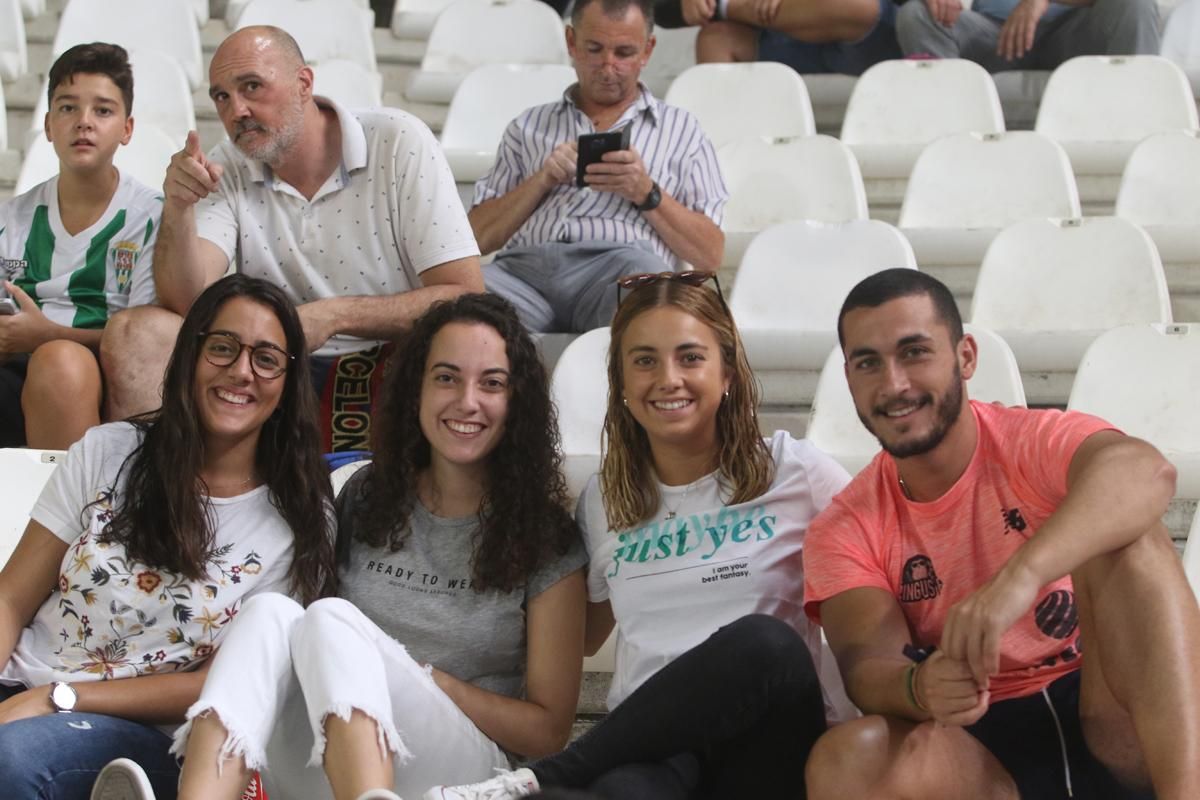 Aficionados en el encuentro de Copa del Rey