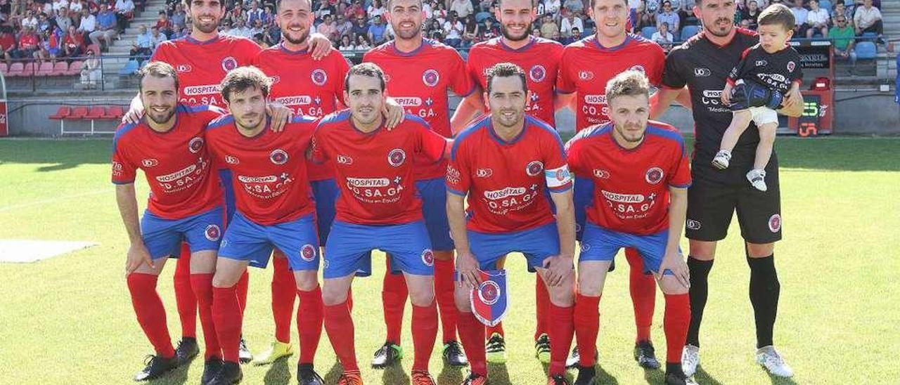 La última formación de la Unión Deportiva Ourense en el campo de O Couto ante el Sanxenxo. // Iñaki Osorio