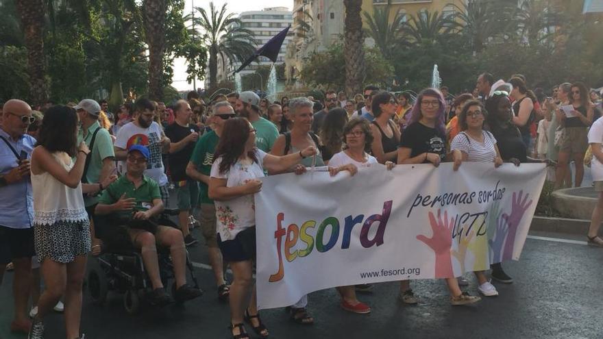 Alicante reivindica la igualdad trans en el Orgullo LGTBI